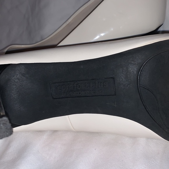 White and black low height heels - Picture 3 of 5